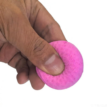 Close up of 4 centimeter Ginfh cat toy ball texture