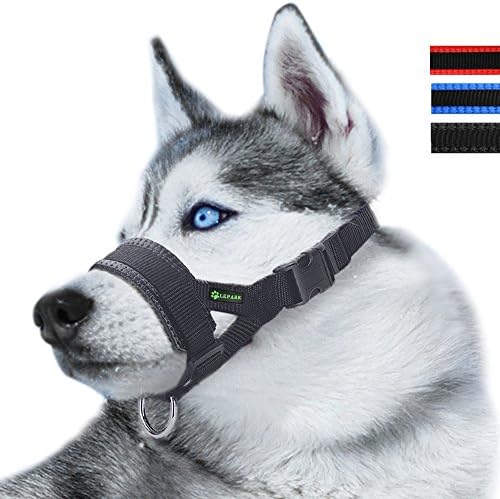 Adjustable snout loop detail on the soft nylon mouth guard.