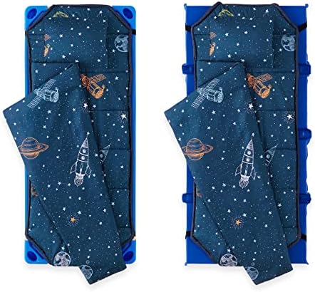 Close up view of the elastic corner straps on the Wake In Cloud preschool bedding set.