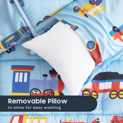 Wake In Cloud preschool nap mat close up showing the removable pillow insert compartment.