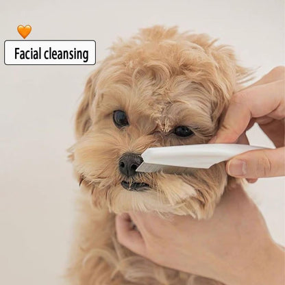 Close up of the fine metal teeth on the EFYUE flea comb for cat and dog facial cleaning