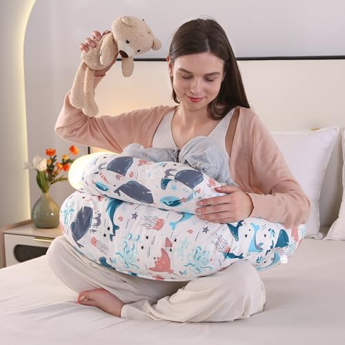 Mom using Babylian ergonomic feeding pillow for support