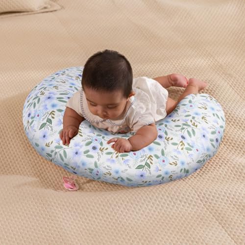 Baby using Toysilo pillow for tummy time support