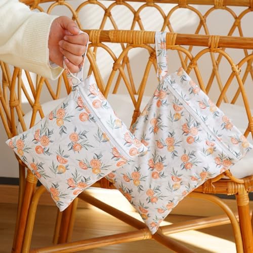 Opgroeie waterproof pouch storing baby diapers and accessories