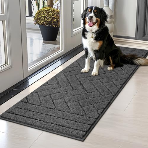 Close-up of the highly absorbent plush polypropylene fibers on the pet rug.