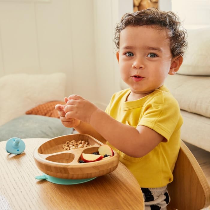 Toddler using Munchkin suction plate on high chair