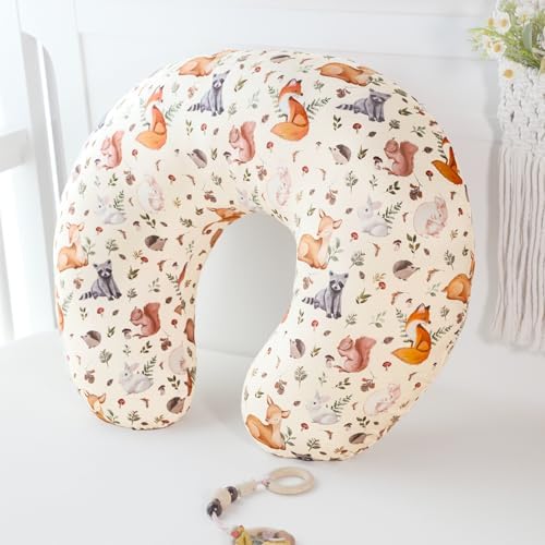 Close up of deer and fox print on Jundetye pillow cover