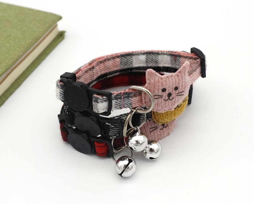 Close up of the adjustable slider on the blue plaid cat collar