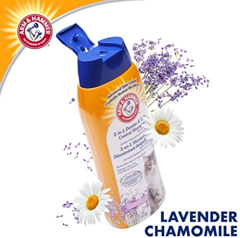 Baking soda cat shampoo bottle close-up highlighting the odor control and skin moisturizing benefits.