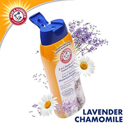Baking soda cat shampoo bottle close-up highlighting the odor control and skin moisturizing benefits.