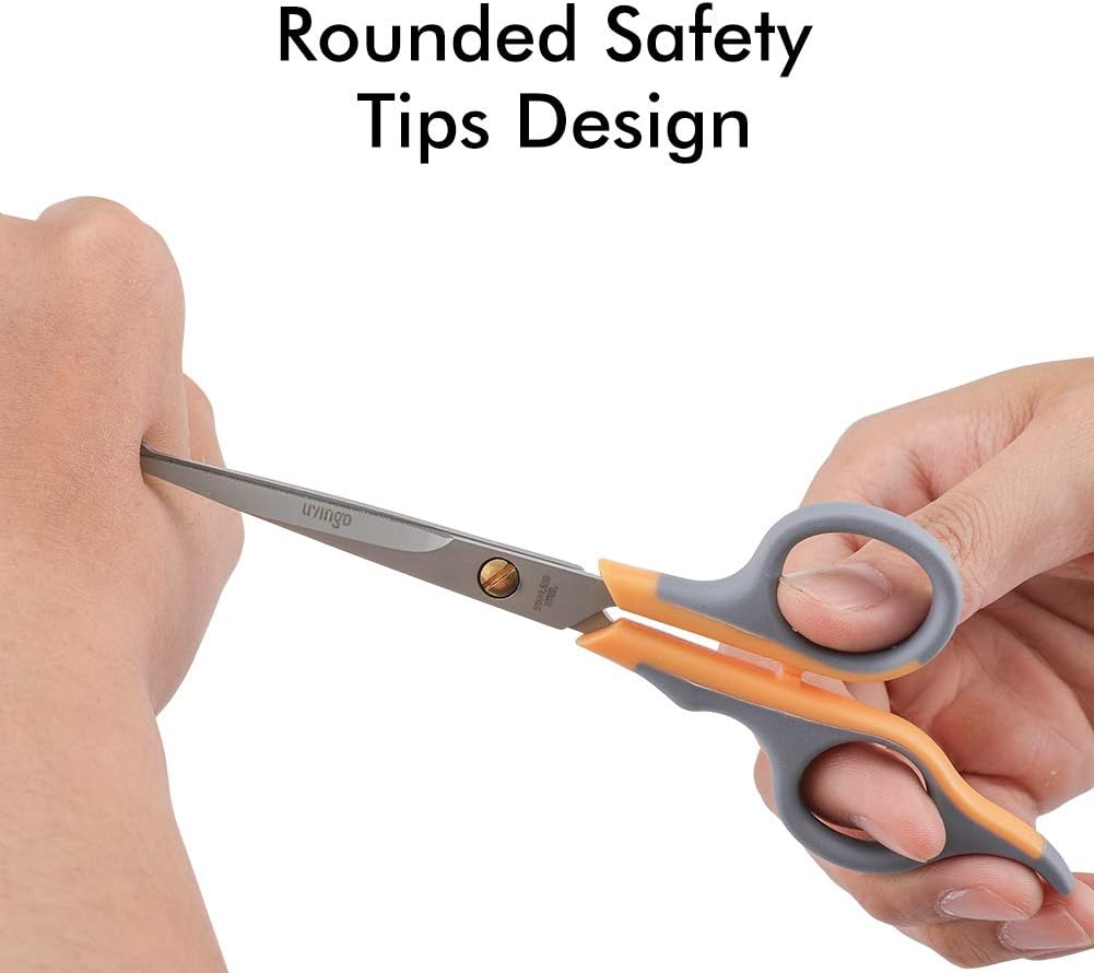 LIVINGO stainless steel dog scissors being used safely around delicate animal paws