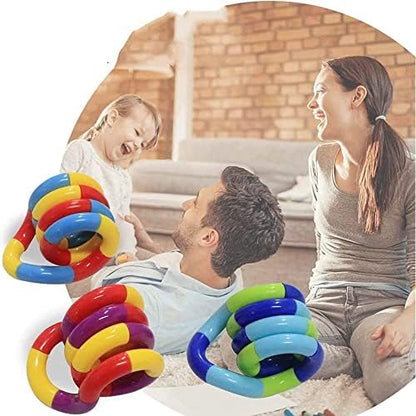 Assorted shapes created with Xesakesi fidget toy set