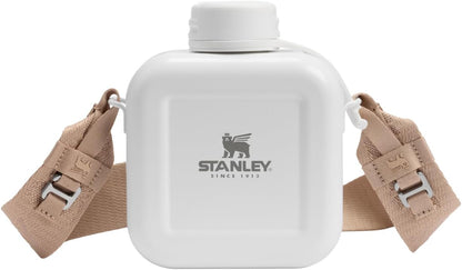 Back view of the premium imported hands free hydration canteen.