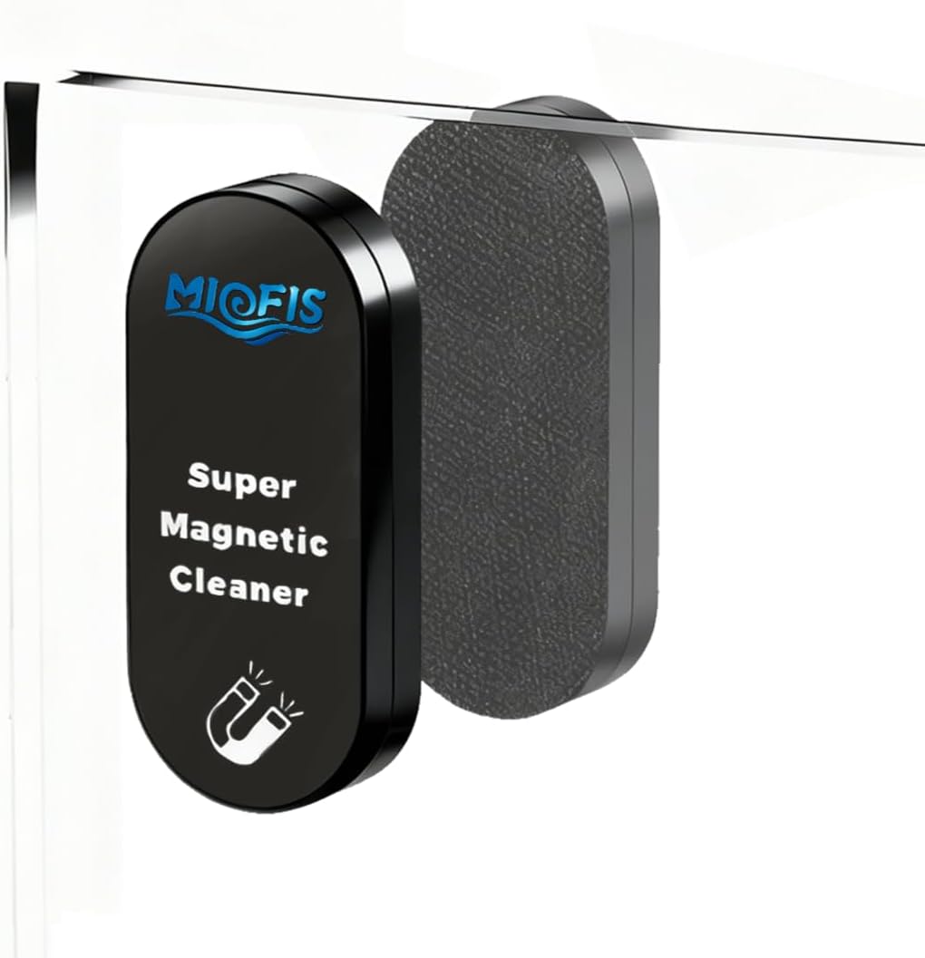 Miofis magnetic glass scrubber maintaining a clean freshwater aquarium setup.