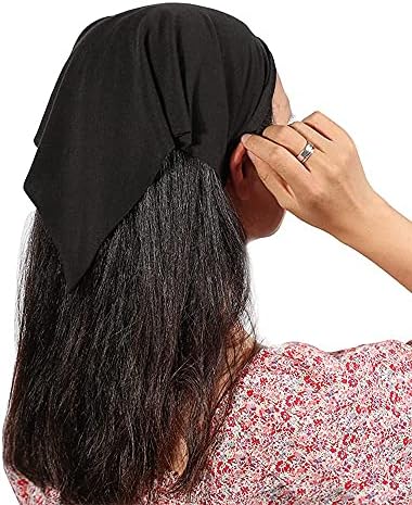 Model wearing Vercret elastic hair kerchief