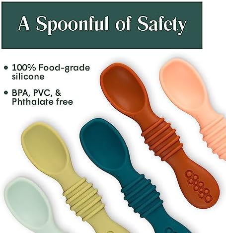 Close up of the flexible shallow tip on the Simka Rose infant spoon