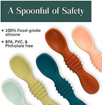 Close up of the flexible shallow tip on the Simka Rose infant spoon