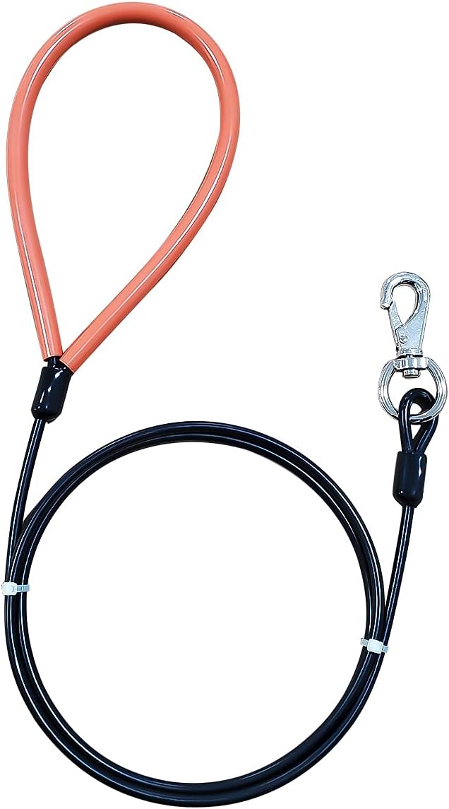 Demonstration of the flexible and strong coated wire cable design on the Mi Metty leash.