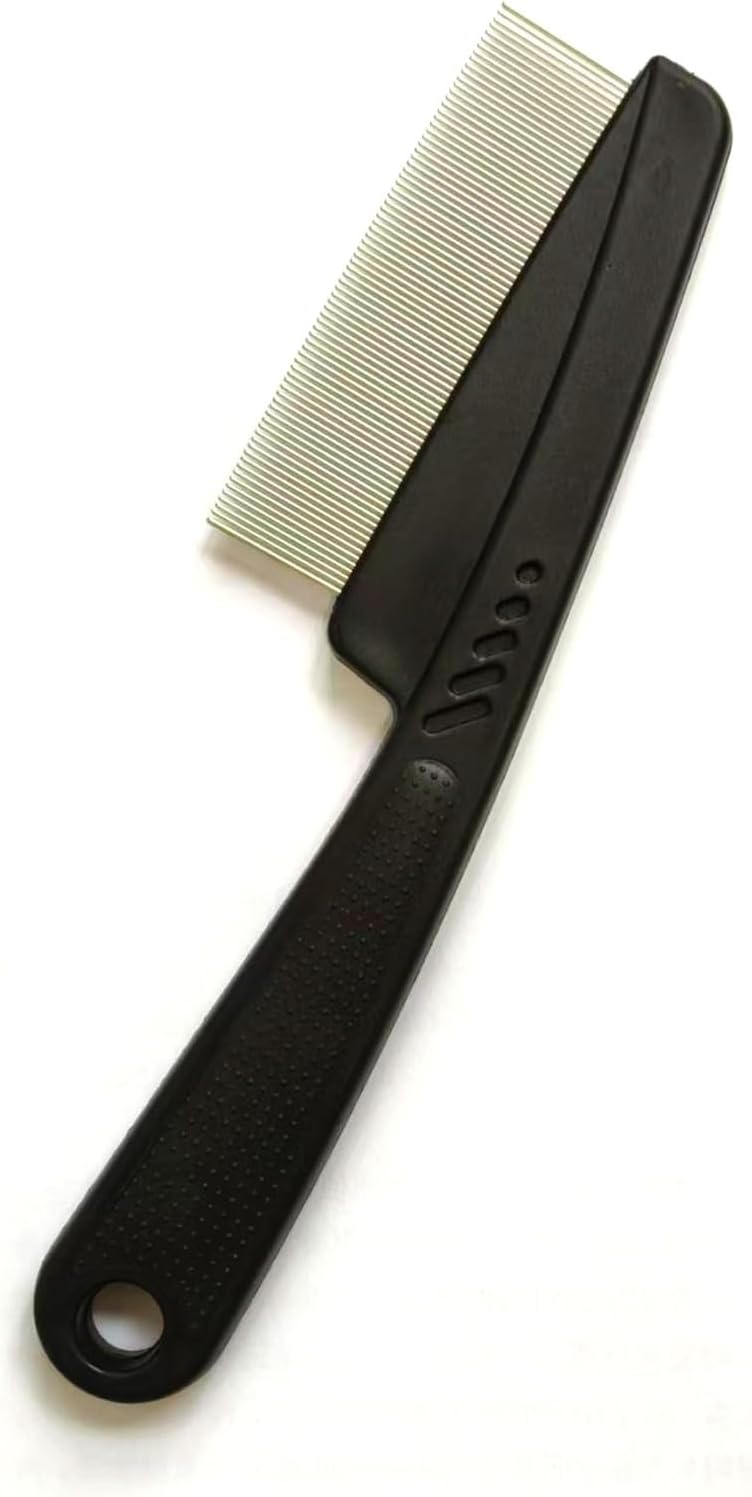 Close up view of the fine metal teeth on the KEAIYYJ tick brush demonstrating close spacing for trapping flea eggs