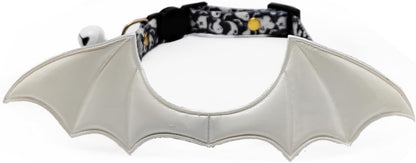 Demonstration of the breakaway pressure release function on a red kitten safety collar.
