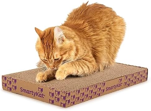 SmartyKat premium imported cat scratcher packaging details and pet safety instructions panel.