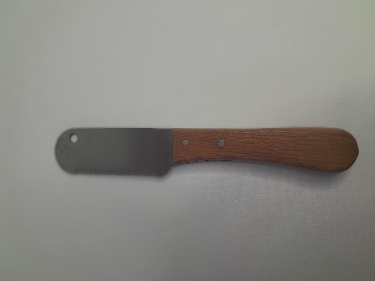Ergonomic wooden handle of professional Tamsco dog grooming stripping knife