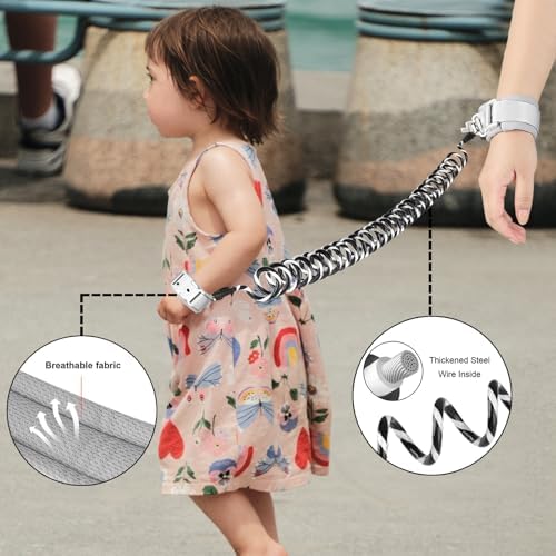 Toddler wearing Accmor anti lost wrist link at a public park