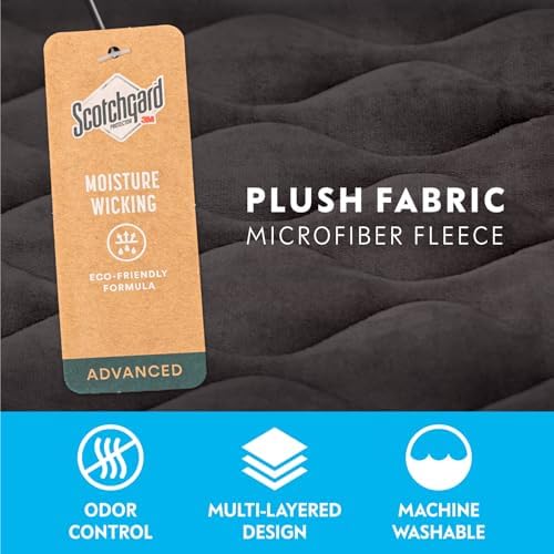 Paw Inspired dog crate mat showing the official 2025 pet innovation award seal on packaging.