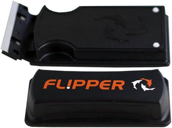 Close up view of the rare earth magnet handle of the FL!PPER standard cleaner.