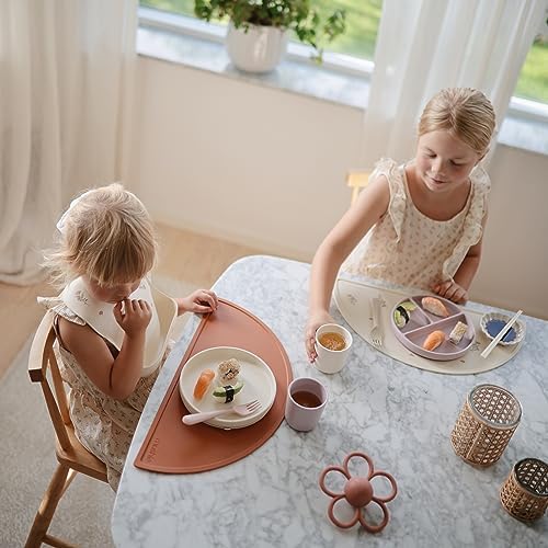Side profile of Mushie Classic silicone feeding plate