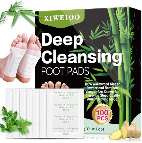 Infographic showing natural ingredients like ginger and bamboo vinegar in foot patches.