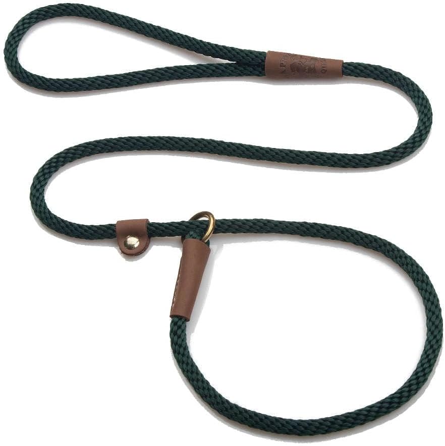 Brand tag and premium finish on the Mendota Pet black dog leash.