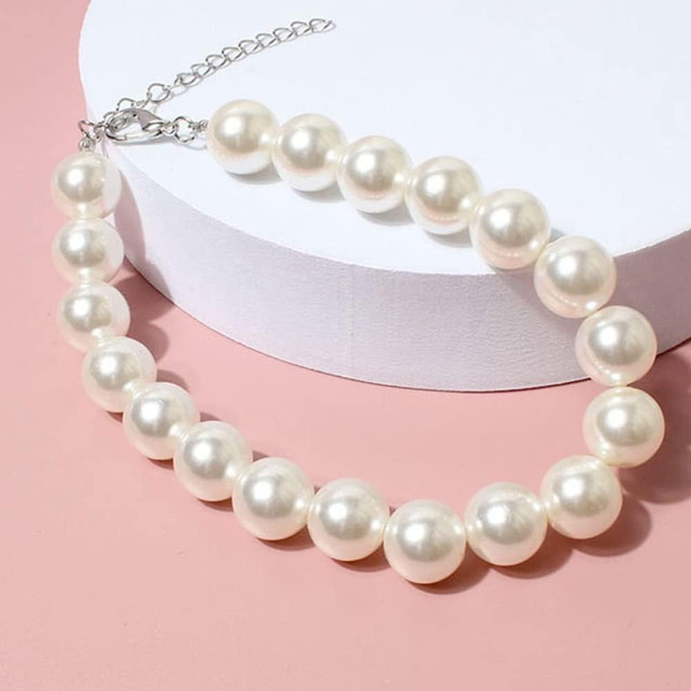 RayMinsino elegant white pearl necklace for small dogs and cats styling perspective.