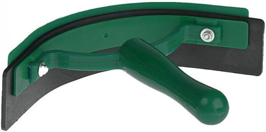 Ergonomic handle on the Horze single hand horse moisture scraper
