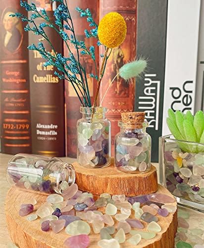 Qinjiejie fluorite gravel inside a glass vase used as home decor.