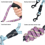 Soft foam padded handle of the pink QINKOUDIH dog leash demonstrating ergonomic grip design.