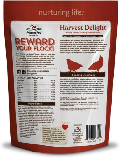 Close up of Manna Pro Harvest Delight grain and seed mix