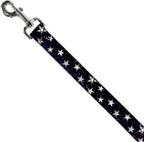 Close-up of the stainless steel hardware clip on the dog leash