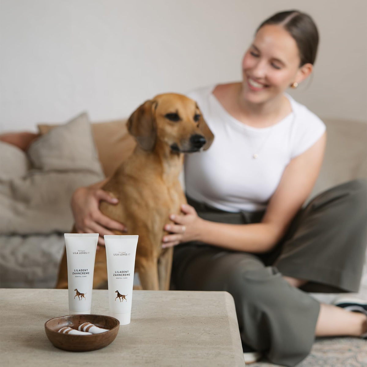 Dog teeth cleaning paste with coconut oil and turmeric
