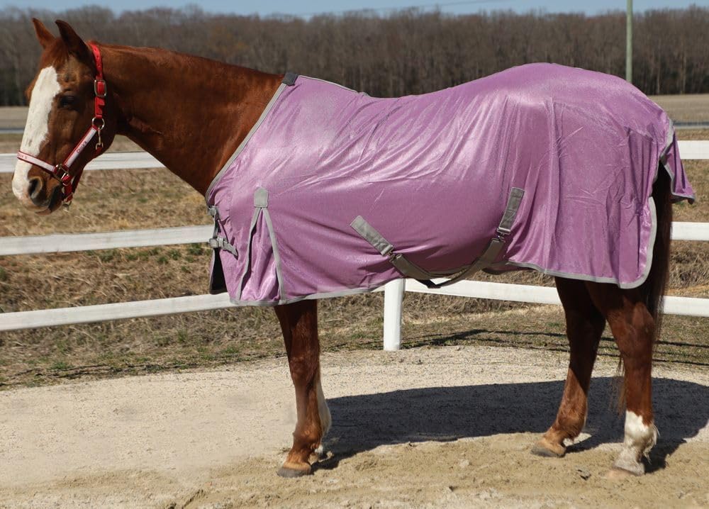 Side profile of the horse blanket highlighting the low cross surcingles underbelly attachment system.