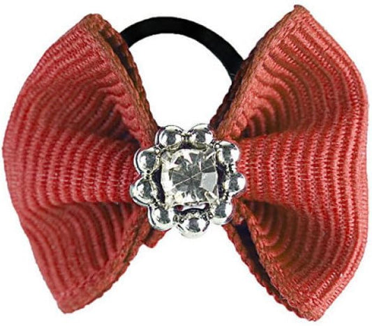 Close up view of the durable elastic band attachment on the imported horse grooming accessory.