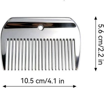 Ergonomic handle of Zswinatw horse comb held in hand
