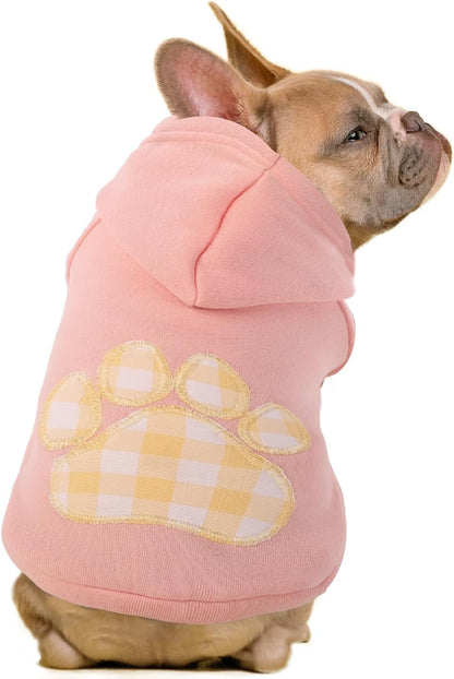 Close shot of the protective hooded hat on the SAWMONG black security pullover for medium dogs.