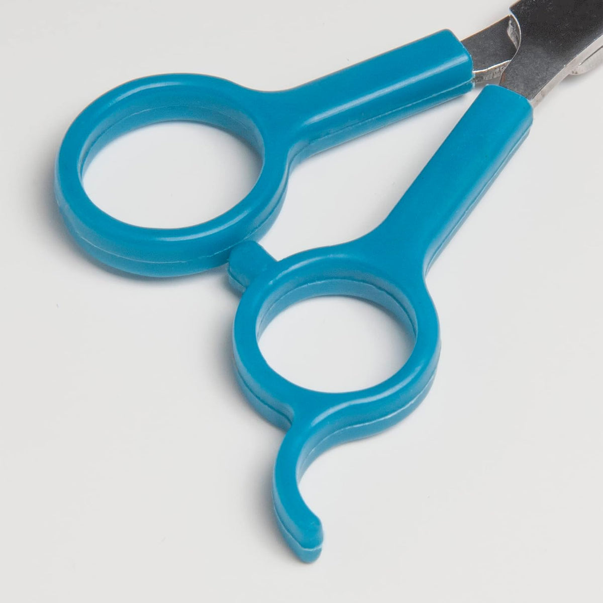 Diane pet hair cutting scissors displayed in packaging