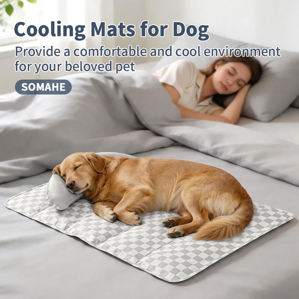 Dog resting comfortably on SOMAHE cooling gel pad