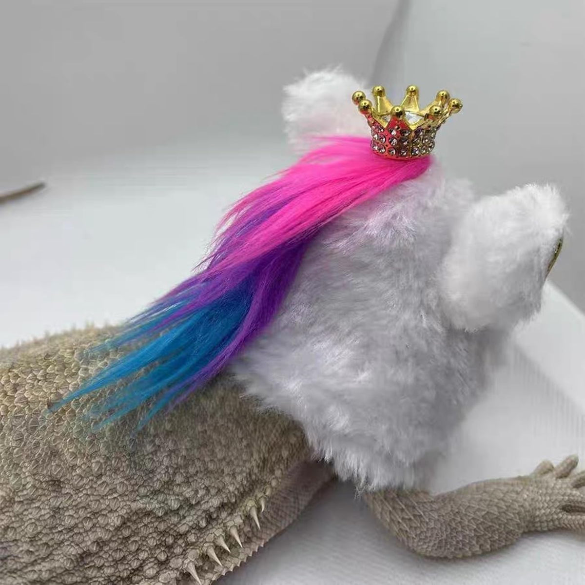 Bearded dragon headwear photo props featuring lightweight soft material design.