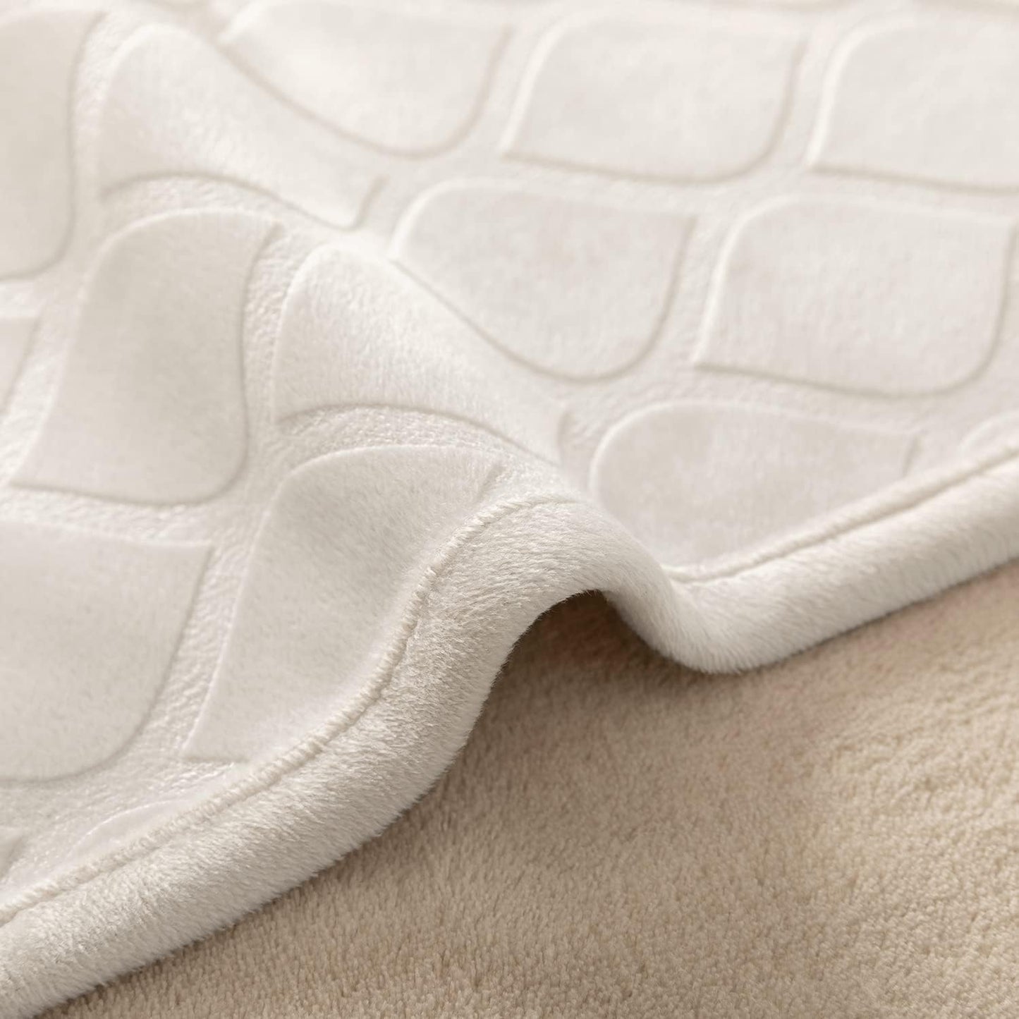 Close up shot of the leakproof fabric layer on the Fuguitex dog throw blanket.