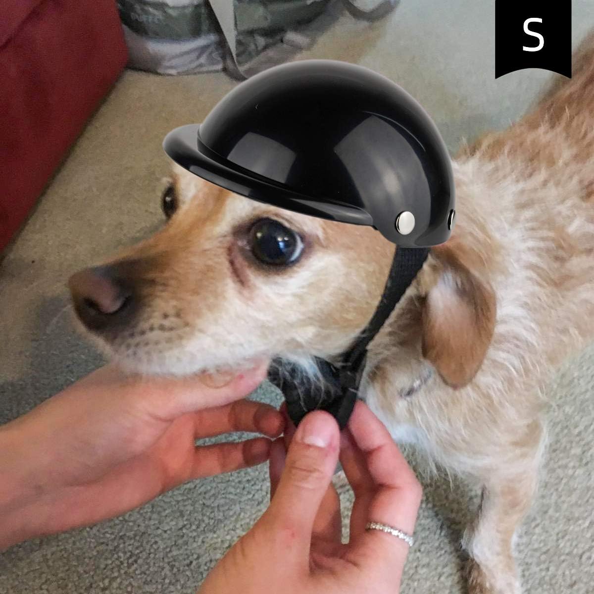 Adjustable chin strap detail on Enjoying pet helmet