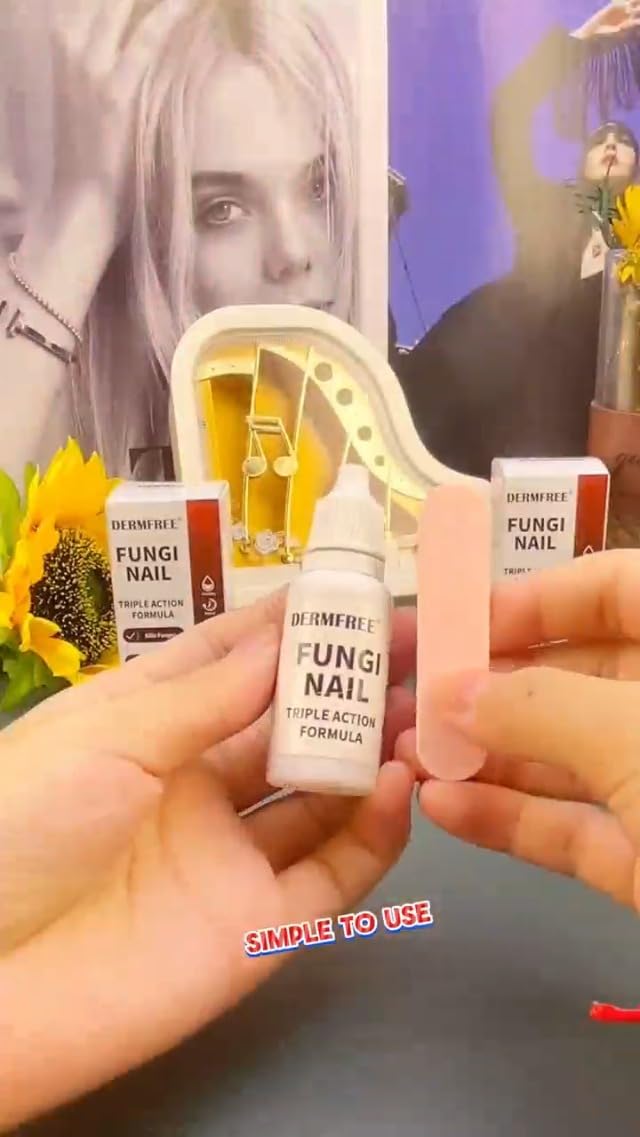 Dermfree Toenail Treatment full set view with bottle