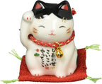 Yakushigama Lucky Cat Model 7533 Black miniature size scale view